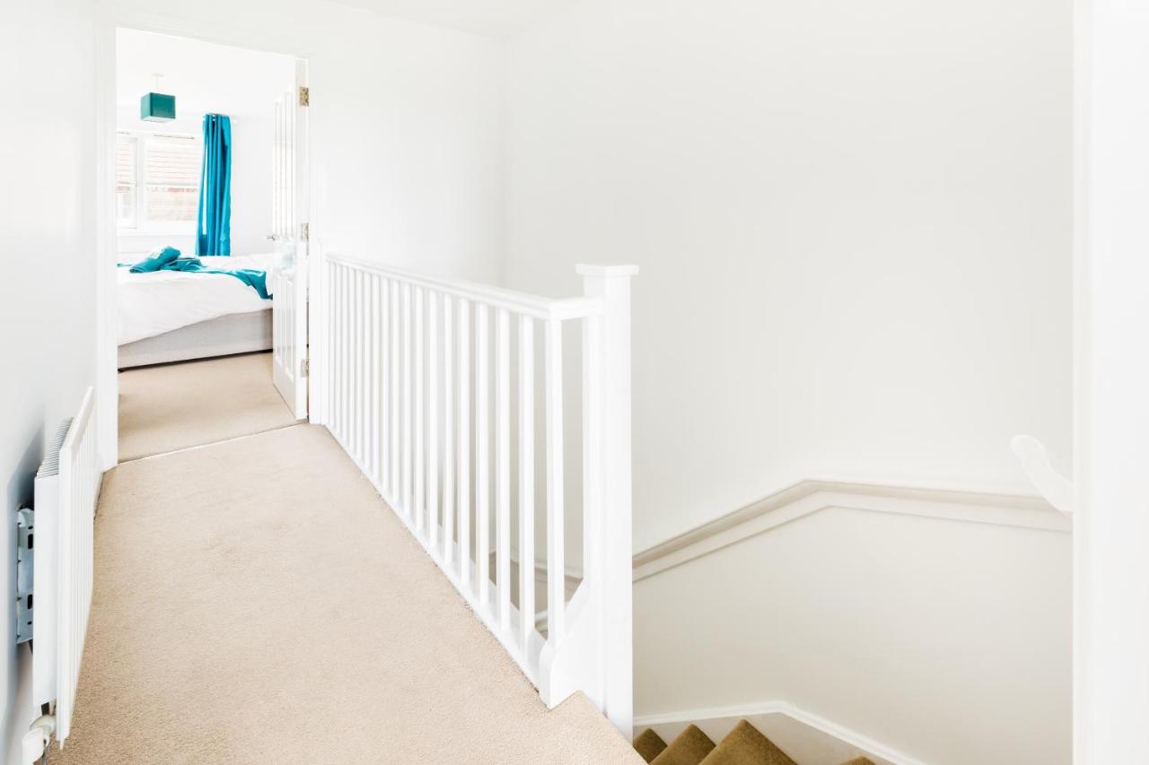 Spacious Group House for Medical Staff, Contractors & Families - Ensuites & Parking by DreamyPads - Chambres d'hôtes Bristol