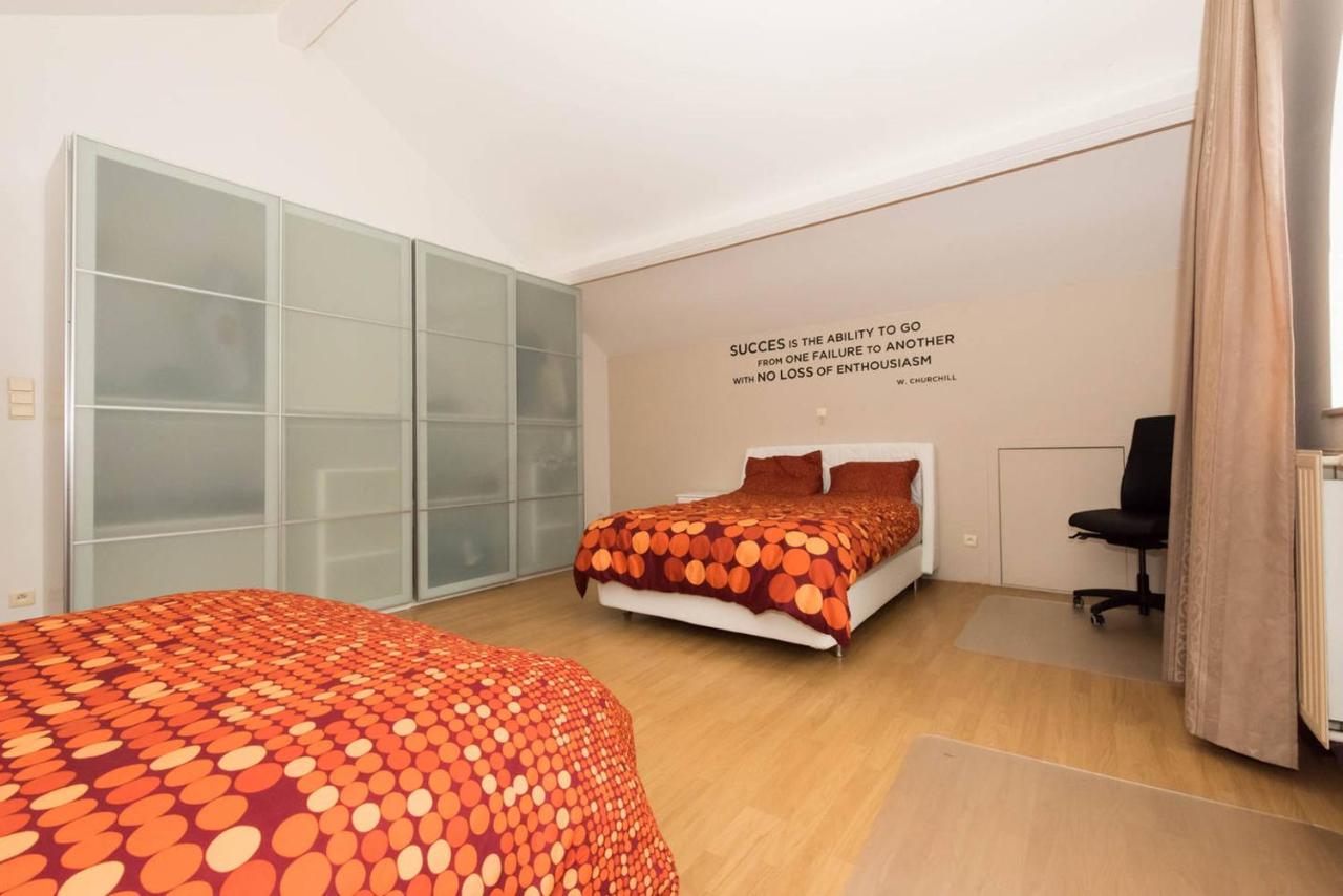 Vakantiehuis Villa 1 - 11 beds, 17p, 2 Bath-, 1 Livingroom - B&B Houthalen-Helchteren