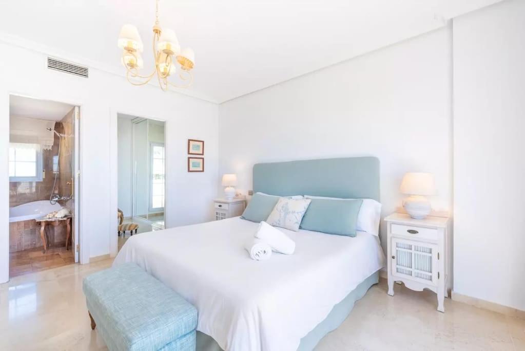 Spectacular Two Floor Penthouse Marbella City Centre - Chambres d'hôtes Marbella