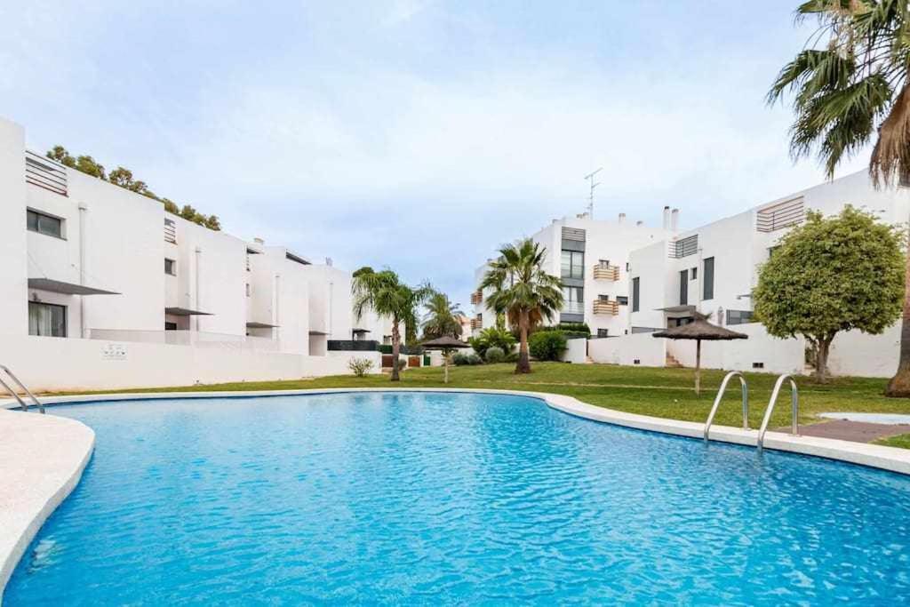 Apartamento Moderno tranquilo con piscina y jardin - B&B Denia