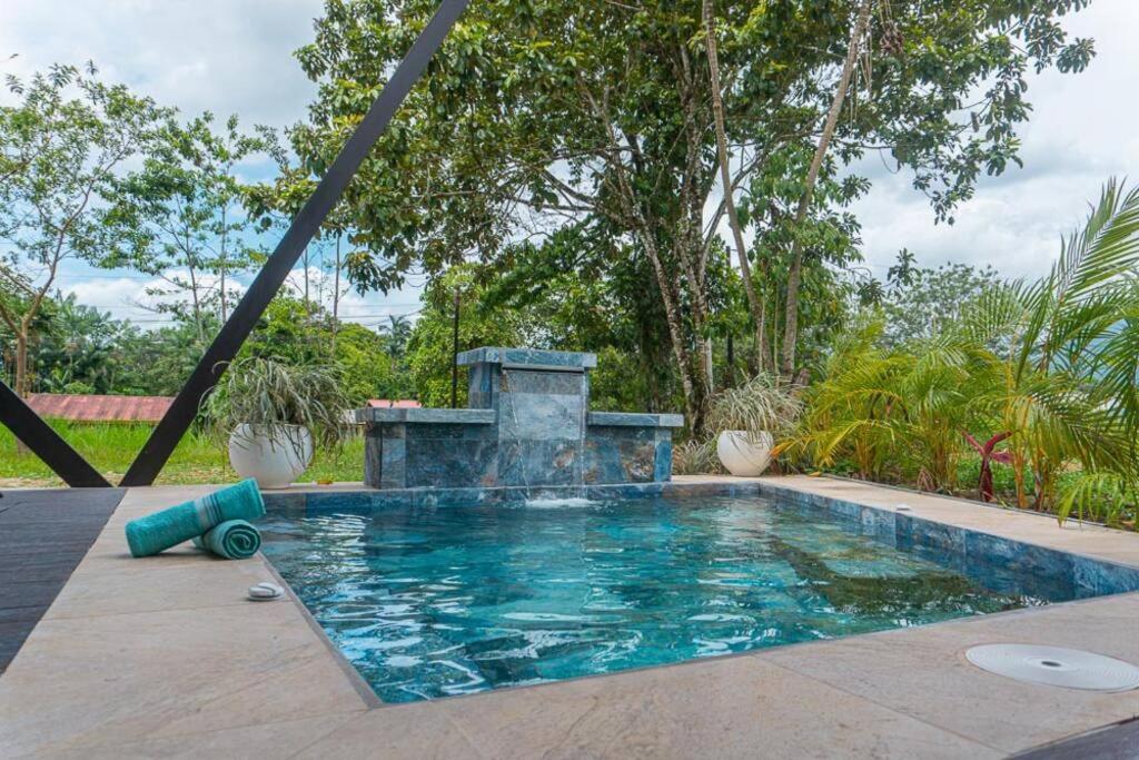 Villa Aurora with Jacuzzi in La Fortuna - B&B La Fortuna