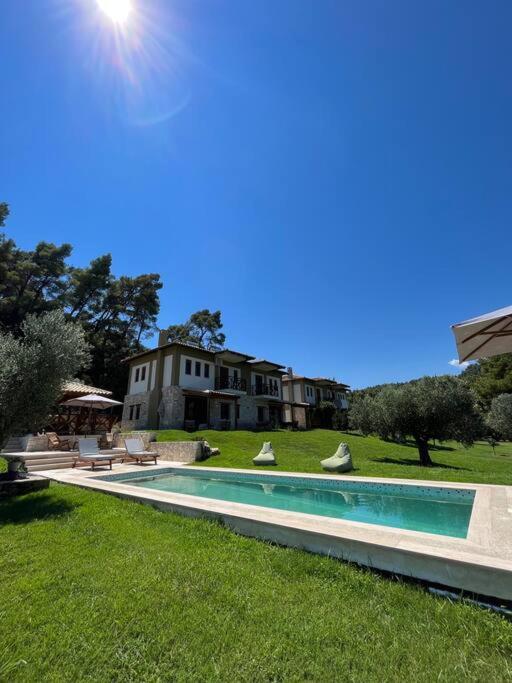 Paralia Homes cheerful 2 bedroom with pool, unit #1 - B&B