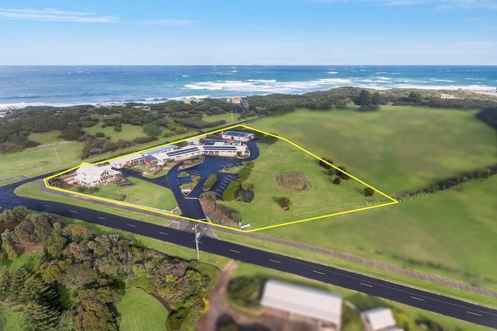 B&B Warrnambool - Logans Beach Apartments - Elements - Bed and Breakfast Warrnambool