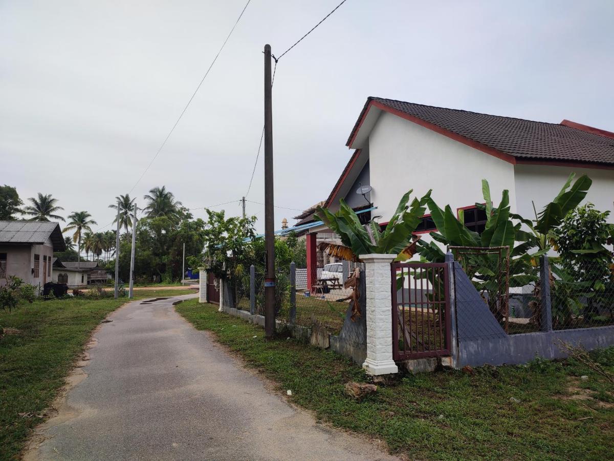 NikNa Homestay Batu Rakit - WIFI - B&B
