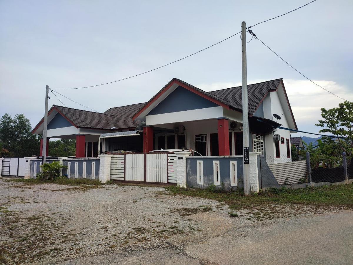 NikNa Homestay Batu Rakit - WIFI - Bed and Breakfast Kampong Ru Tujoh