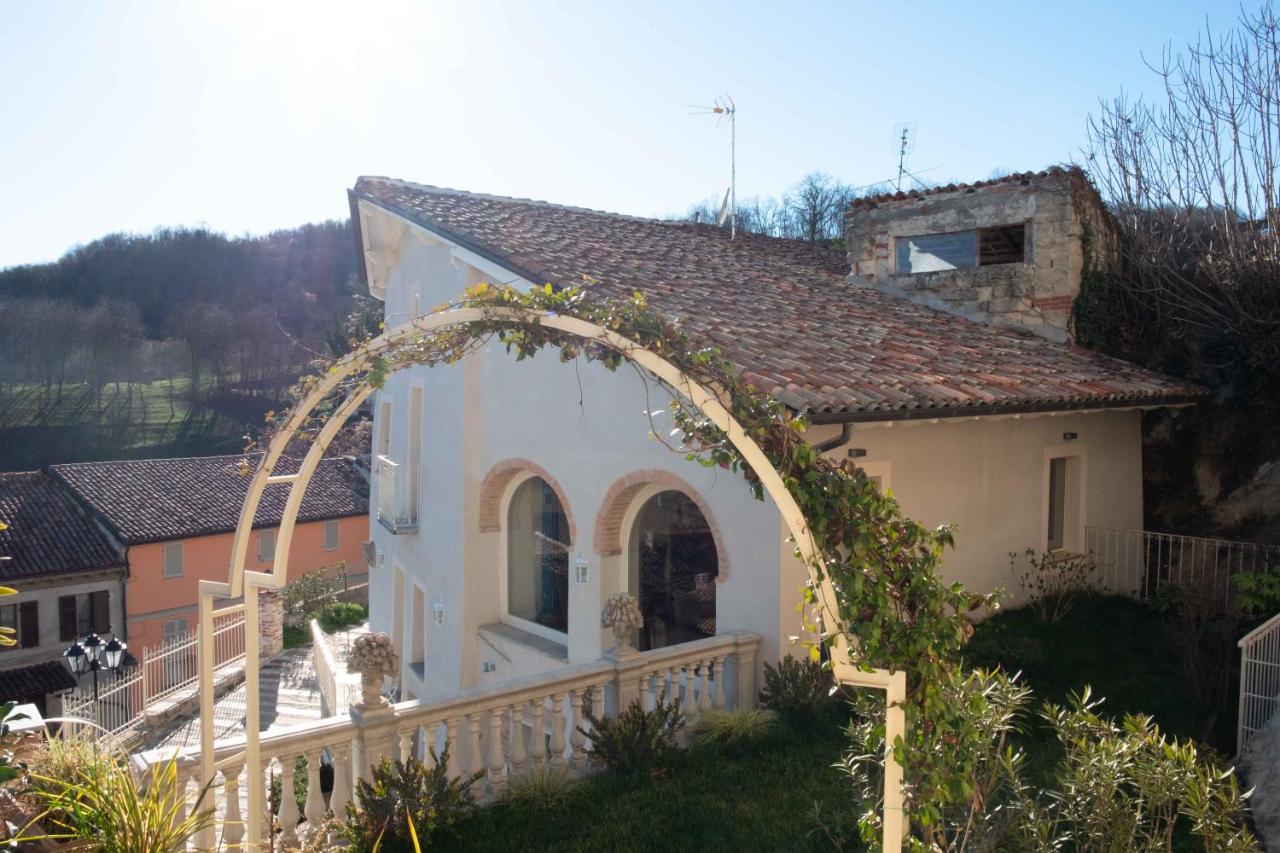 Ai Leoni Ruggenti - Giardino Segreto con Vista sul Monferrato - B&B Ottiglio