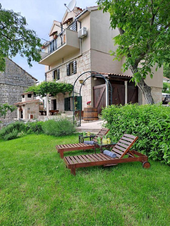 B&B Makarska - Authentic Stone House Lola - Bed and Breakfast Makarska