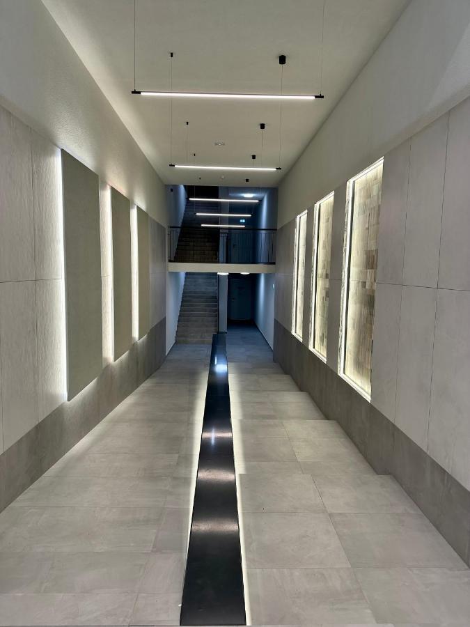 Cityscape Apartment ~ AC/Indoor parking/Balcony - Ferienwohnung