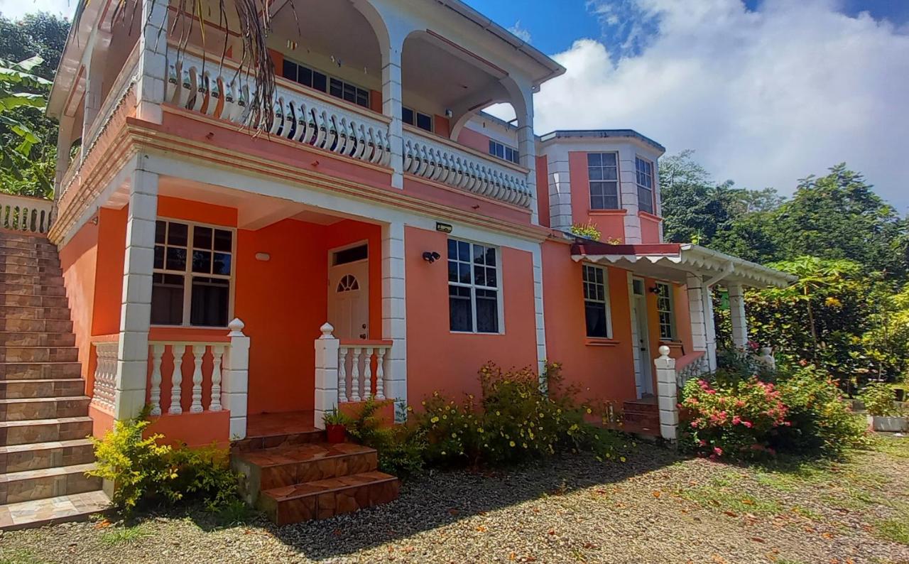 Cozy vacation retreat with free parking - Chambres d’hôtes