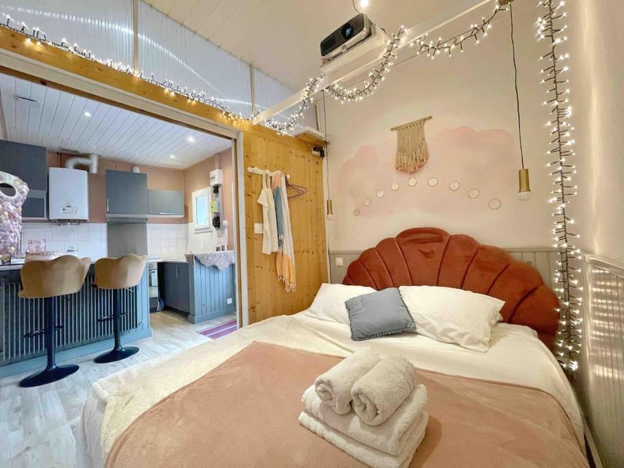 Coquillages et crustacés, Netflix baignoire îlot chez Ivona Vacances - B&B Gujan-Mestras