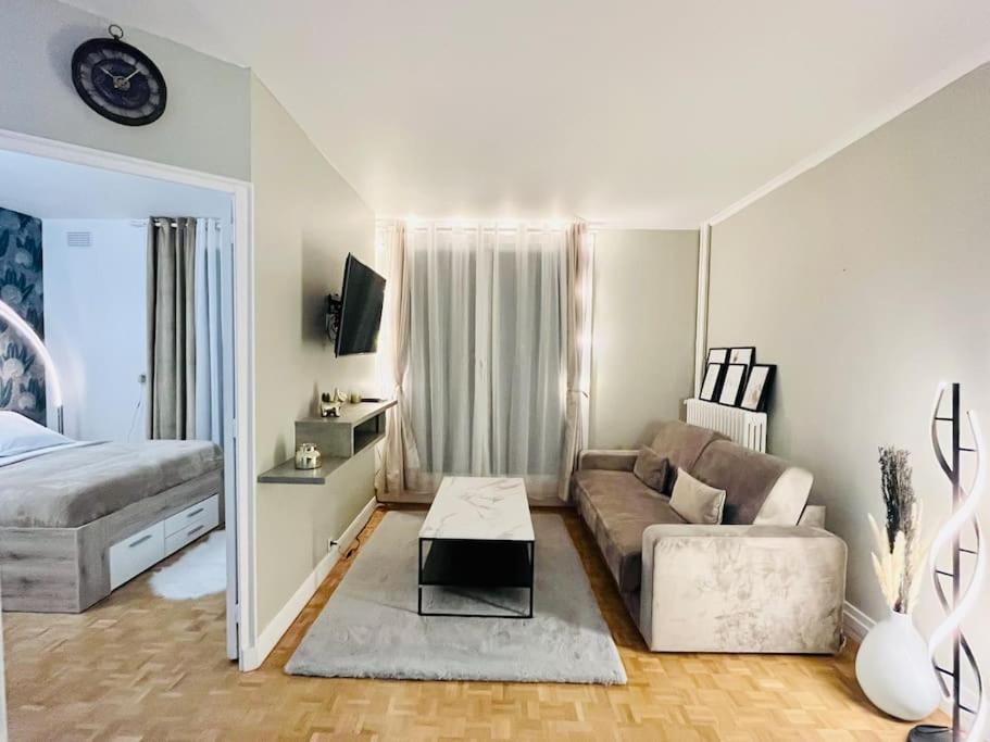 Proche Château de Versailles avec balcon vu sur une forêt et parking gratuit pour 5 personnes maximum - Ferienwohnung