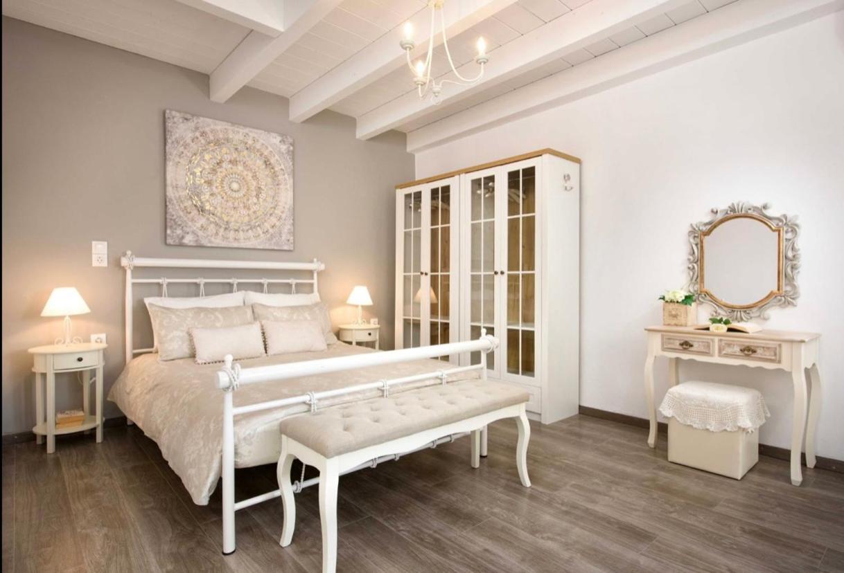 The Gastouri House, Located In Central Corfu, Near Achilleion - Chambres d'hôtes Gastoúri