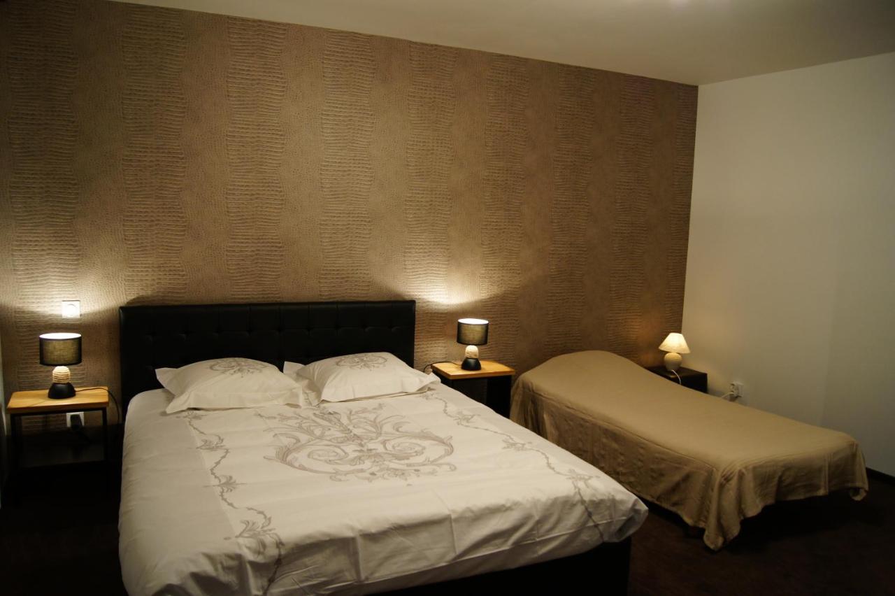 Deluxe Double Room (2 Adults + 1 Child)