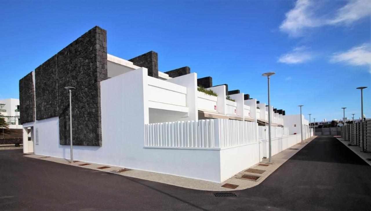 Monterey House Playa Blanca - B&B