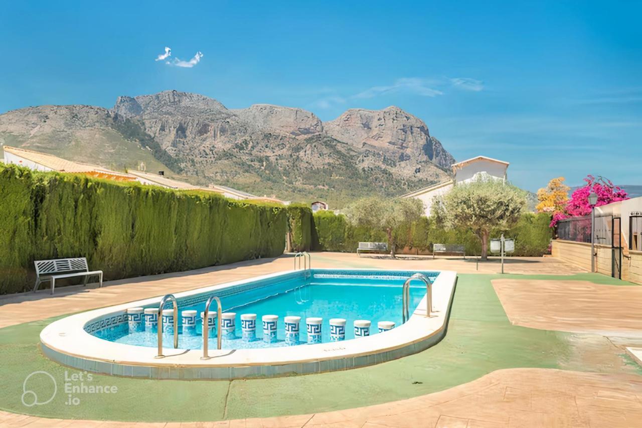 B&B Polop - Velo Villa w/ A/C, free Wi-Fi & Pool near Benidorm - Bed and Breakfast Polop