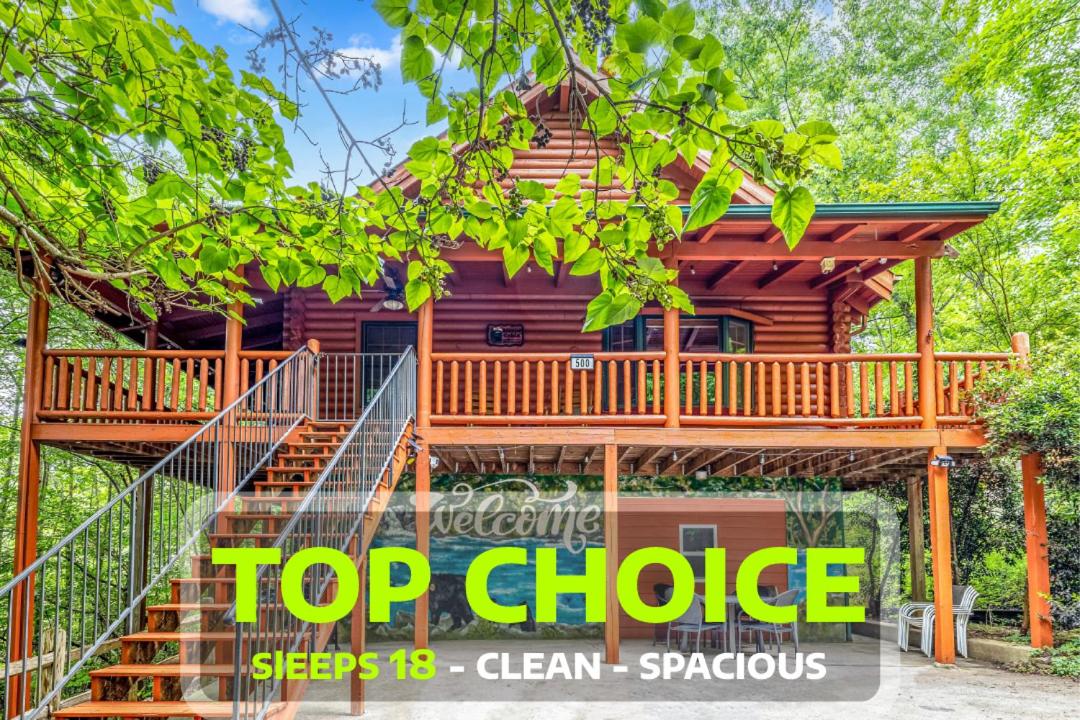 Spacious 7BR Modern Rustic Log Cabin Retreat, Hot Tub, Arcade Room - B&B Gatlinburg