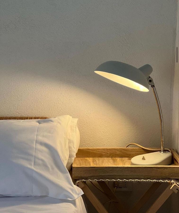 Zimmer mit Kingsize-Bett und Meerblick