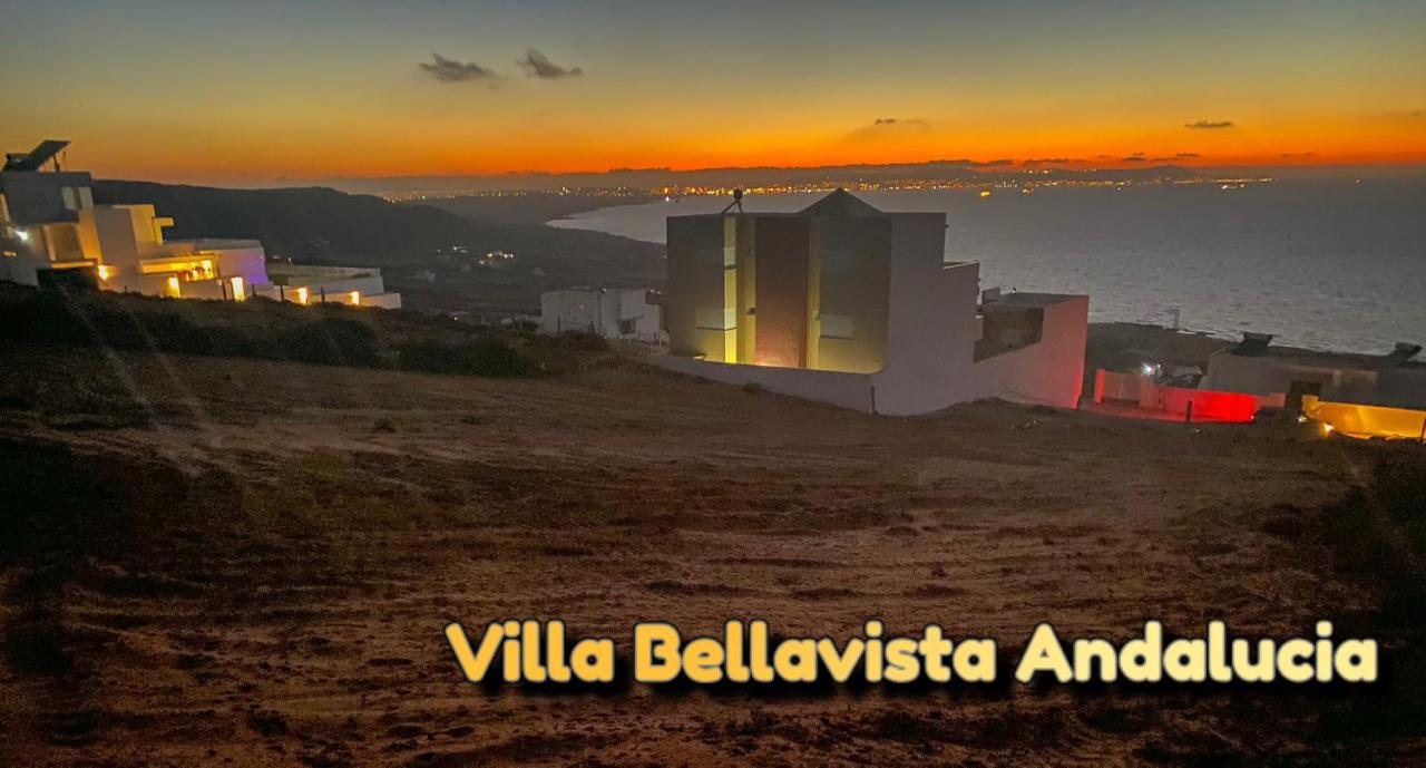 Master Suite in Bellavista Andalucia with Pool and Beach - Bed and Breakfast Al Matlīn