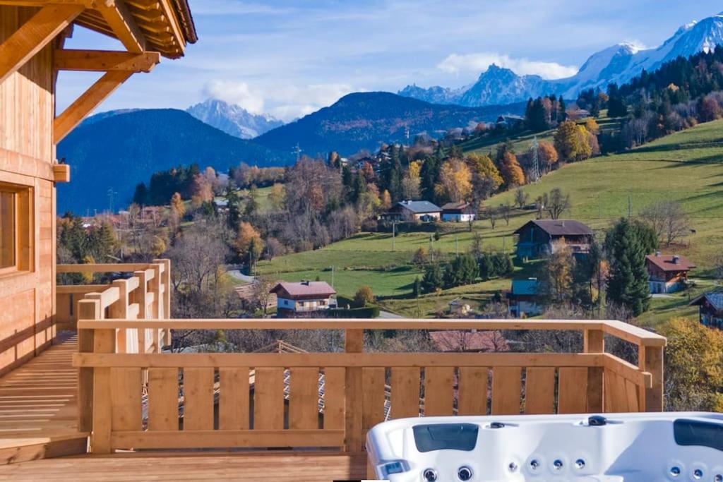 Chalet vue Mont Blanc avec jacuzzi extérieur - Bed and Breakfast Combloux