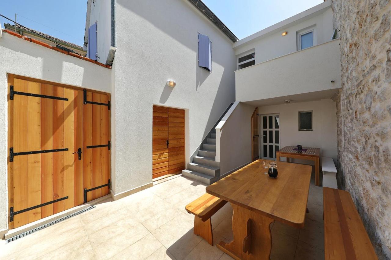 Stone House apartments in the center of Murter town - Ferienwohnung Murter
