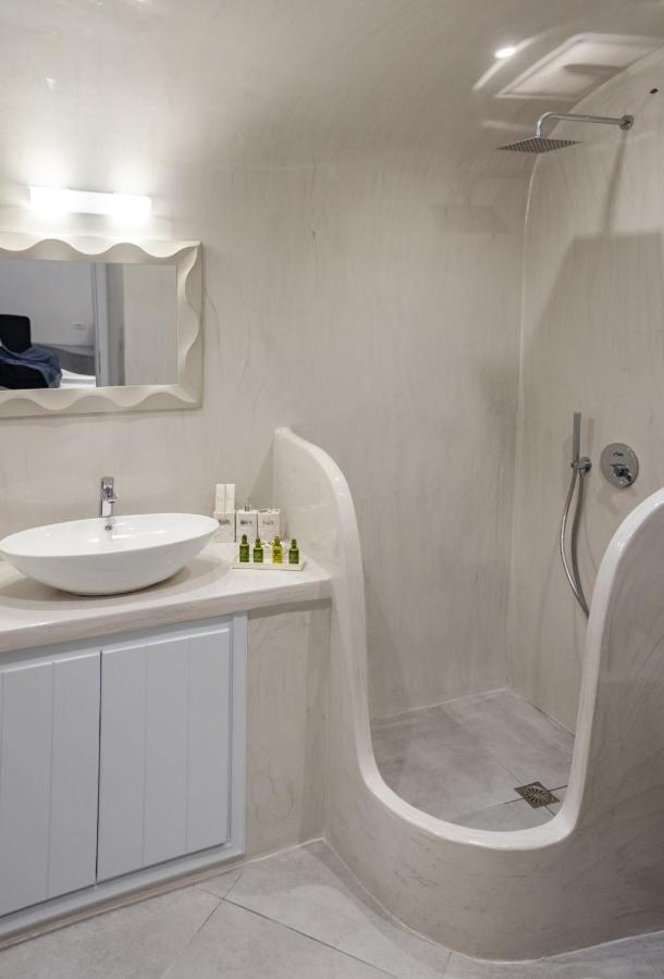 Iconic Cave Suite with Jetted & Heated Plunge Pool, Sea & Sunset View