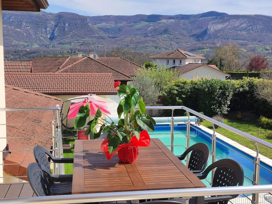 B&B Saint-Marcellin - Appartement terrasse du Vercors piscine et spa - Bed and Breakfast Saint-Marcellin