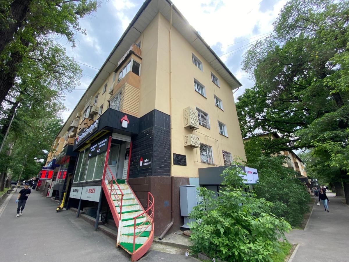 Perfect design in the centre Zheltoksan 159 & drinking water - B&B