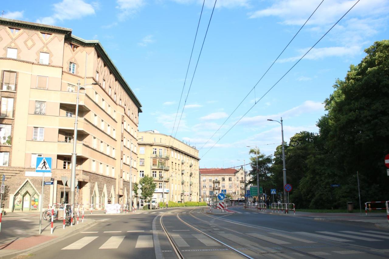 Kana - Stylish Apartment in Kraków - Close, Fast WiFi & Smart TV - B&B