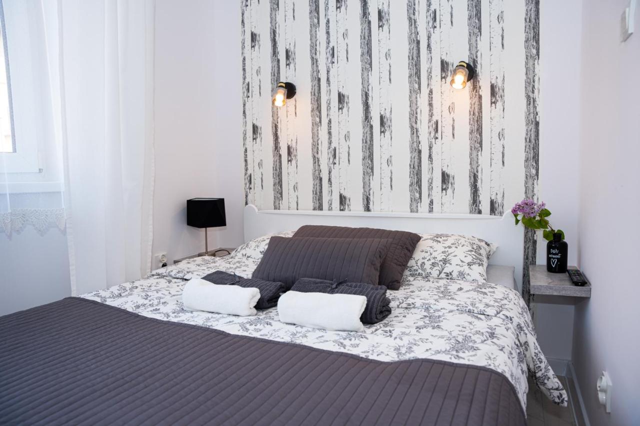Double Room with Private Bathroom - House B