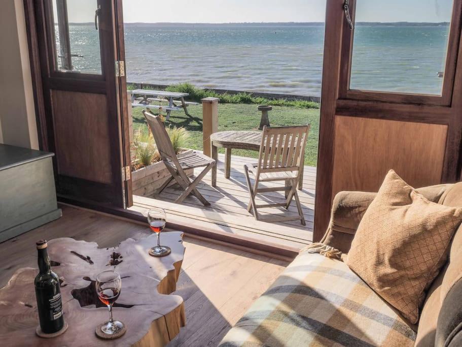 Little Tern, Beachside chalet 6, access to beach - Bed and Breakfast