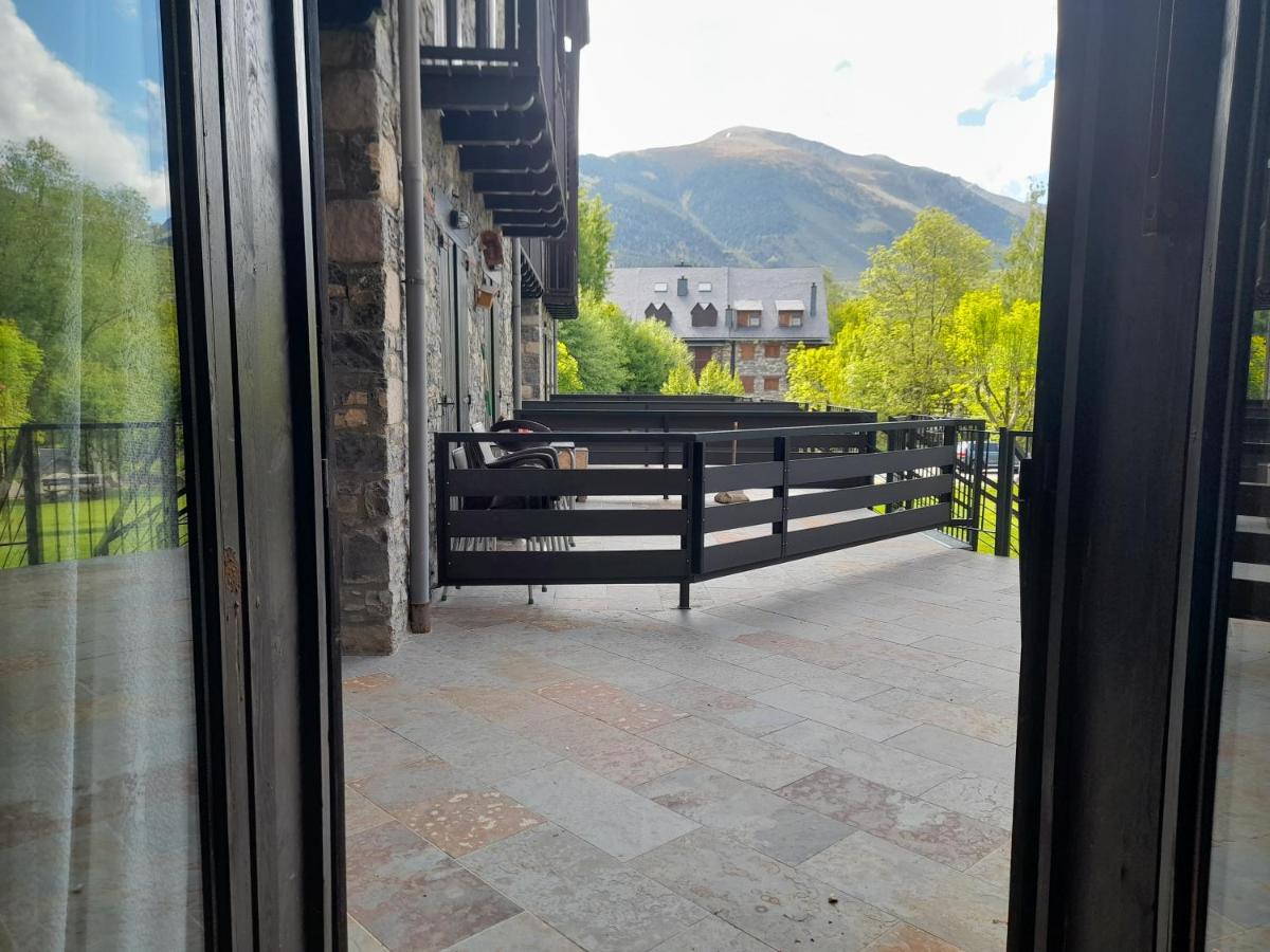 Apartamento Besiberri 3 situado en una planta baja y con terraza - Ferienwohnung