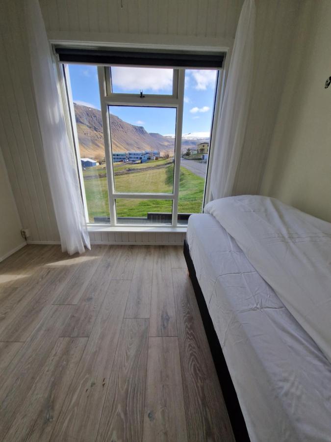 Single Room with Mountain View