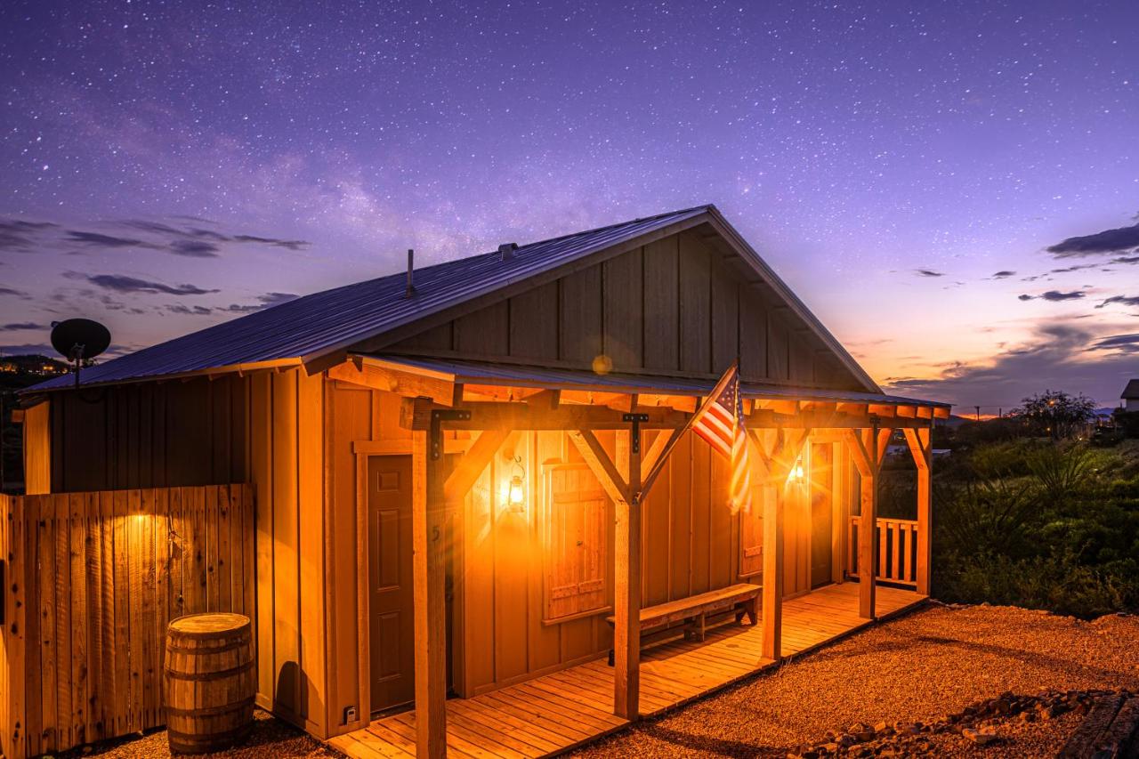 -Pet Friendly- Miners Cabin #6 - King Bed with Private Balcony - Bed and Breakfast