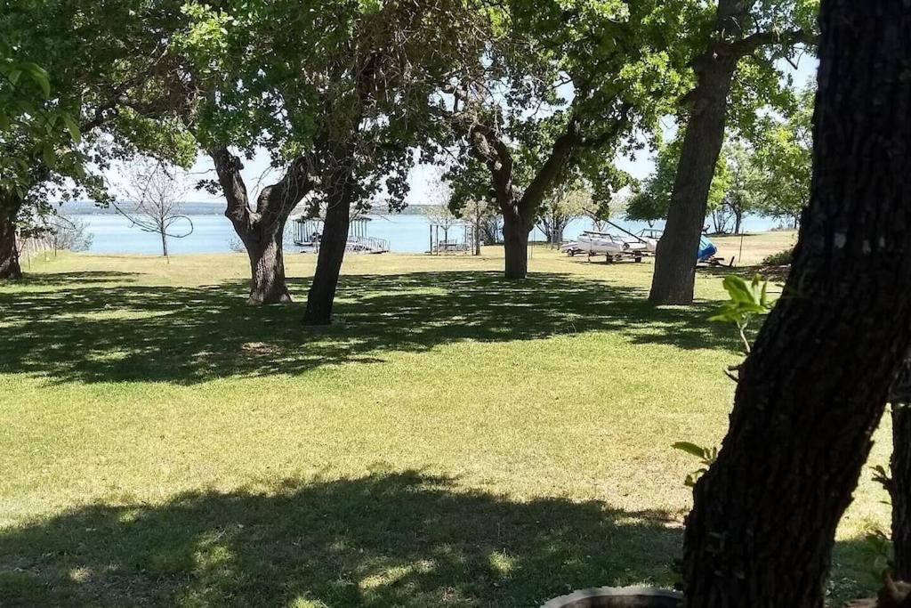 Waterfront Lake Buchanan! - B&B