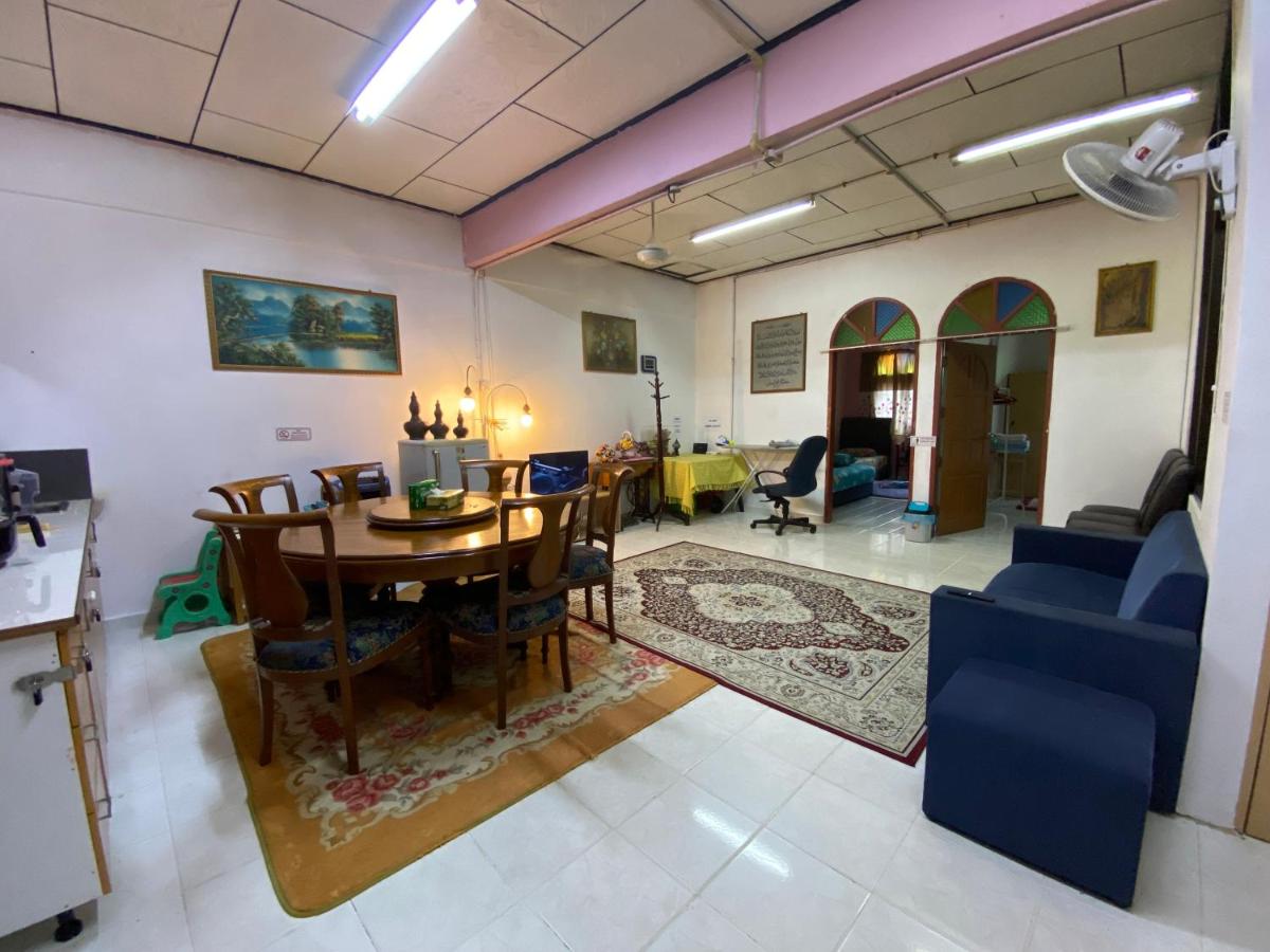Aryaty Stay Pantai Batu Buruk Kuala Terengganu - B&B