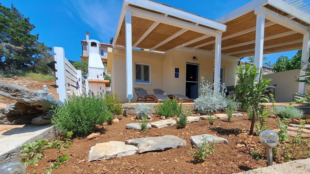Seaside cottage 'Little white port' - B&B