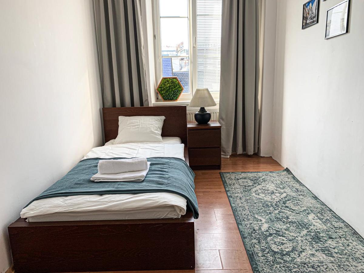 Cozy Heritage Apartment in Bratislava City Centre - Chambres d'hôtes Bratislava
