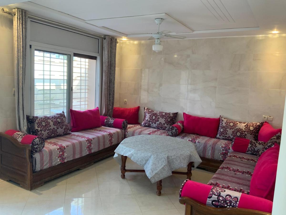 Rez-de-chaussée de villa agréable avec jardin dans un quartier calme et luxueux - Chambres d'hôtes Oujda