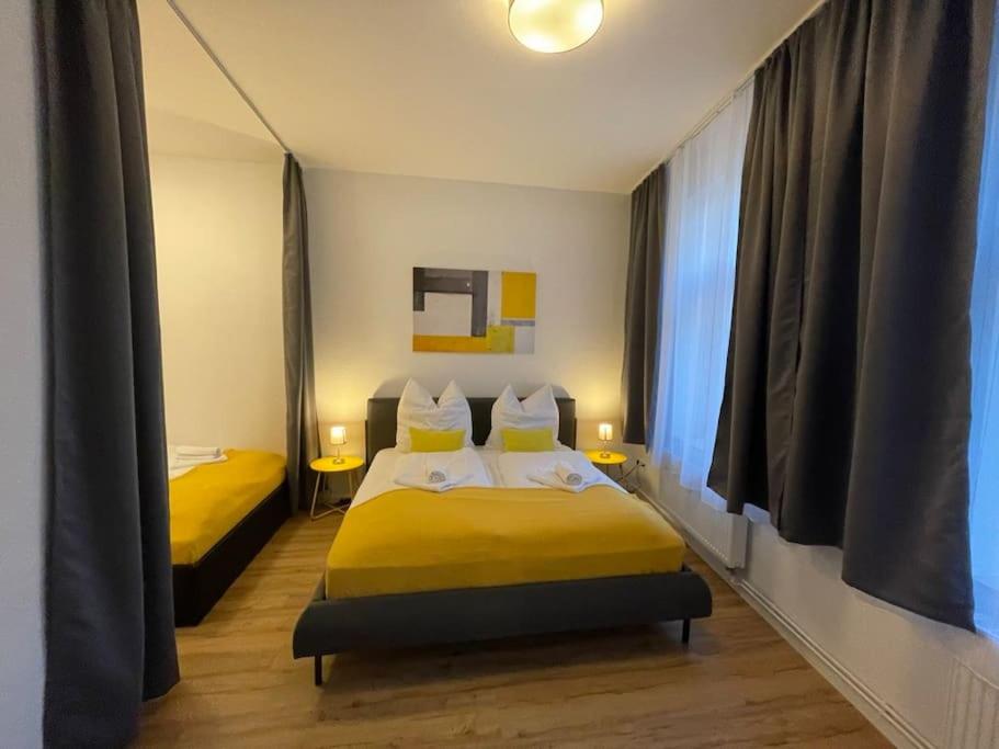 B&B Magdeburg - LUCKY STAYS LS04 - 2 Zimmer - Luxus - Zentrum - große Küche - Aufzug - Smart-TV - Bed and Breakfast Magdeburg