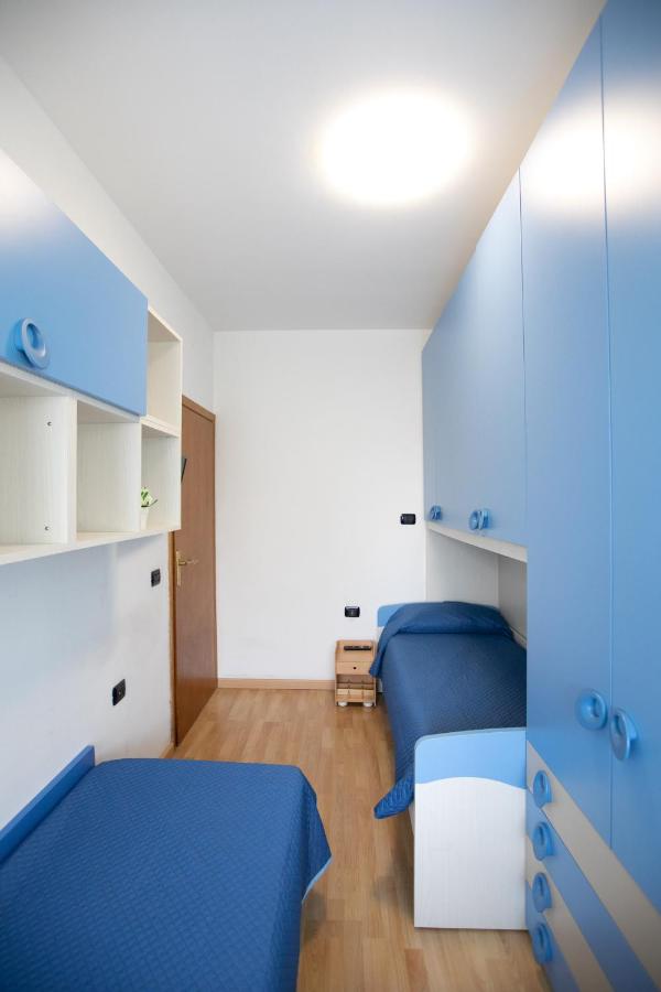 Twin Room with Private External Bathroom