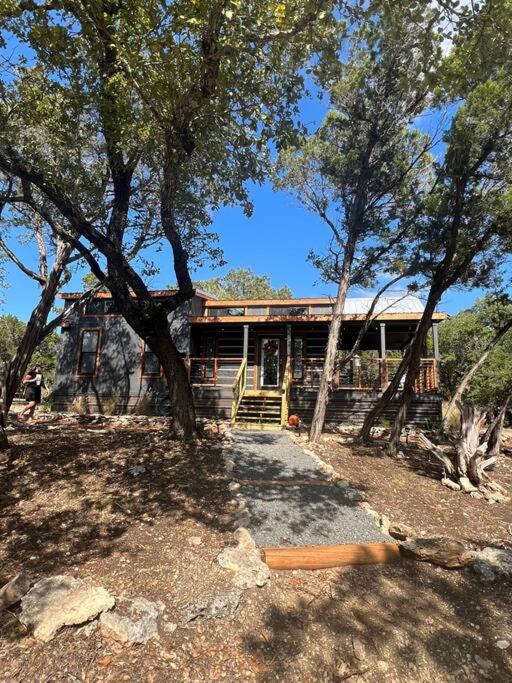 Fox Hollow - Tiny home with Cypress Creek access, park like setting - B&B