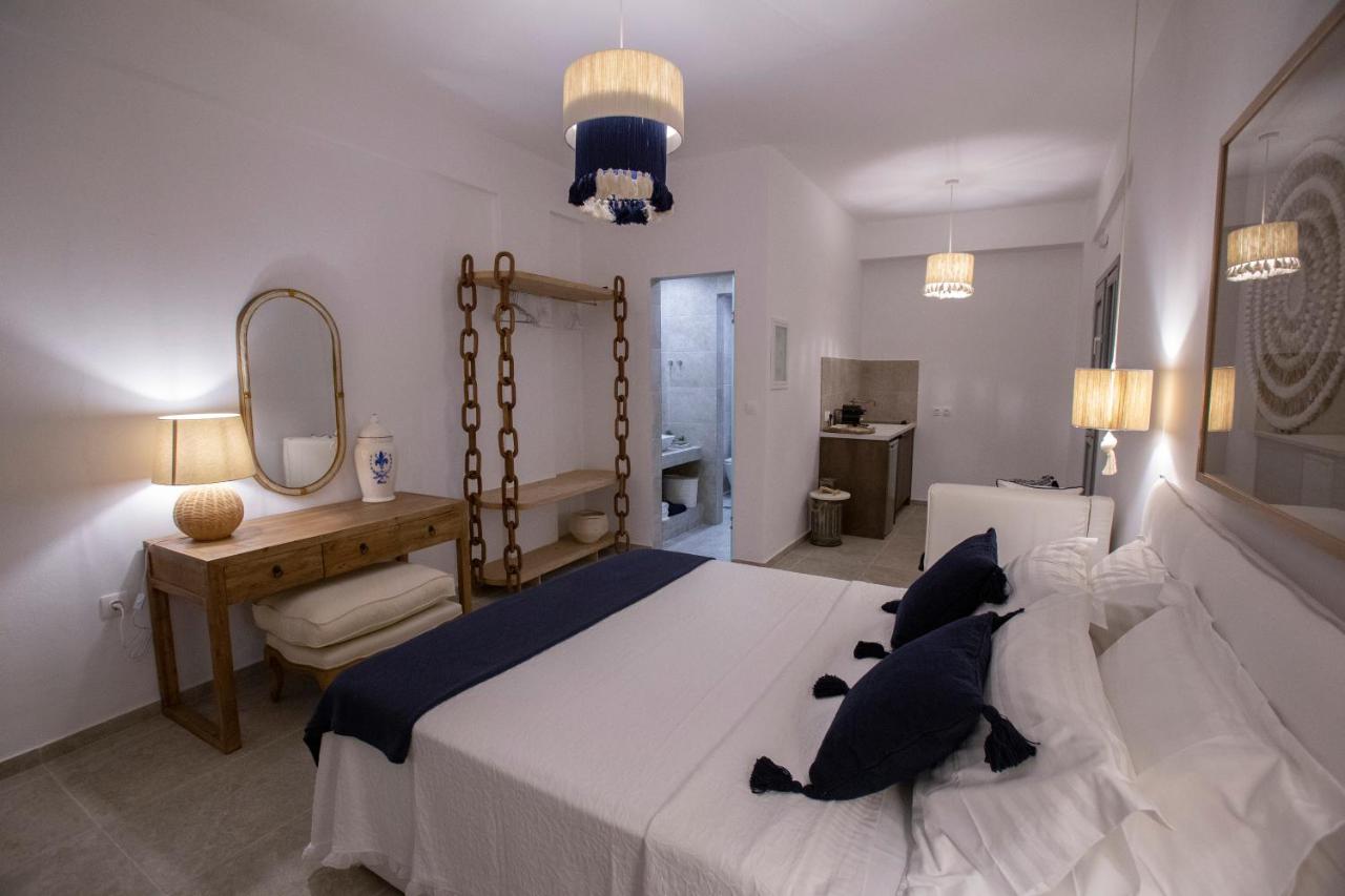 Deluxe Room (2 Adults + 1 Child)