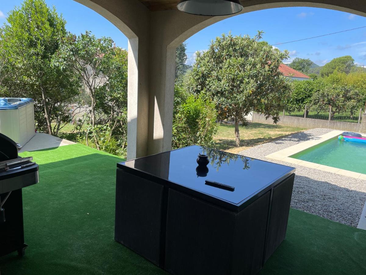 Villa dans le Gard située entre Nîmes, Alès et Uzès avec piscine et spa jacuzzi - Chambres d'hôtes Saint Christol les Alès