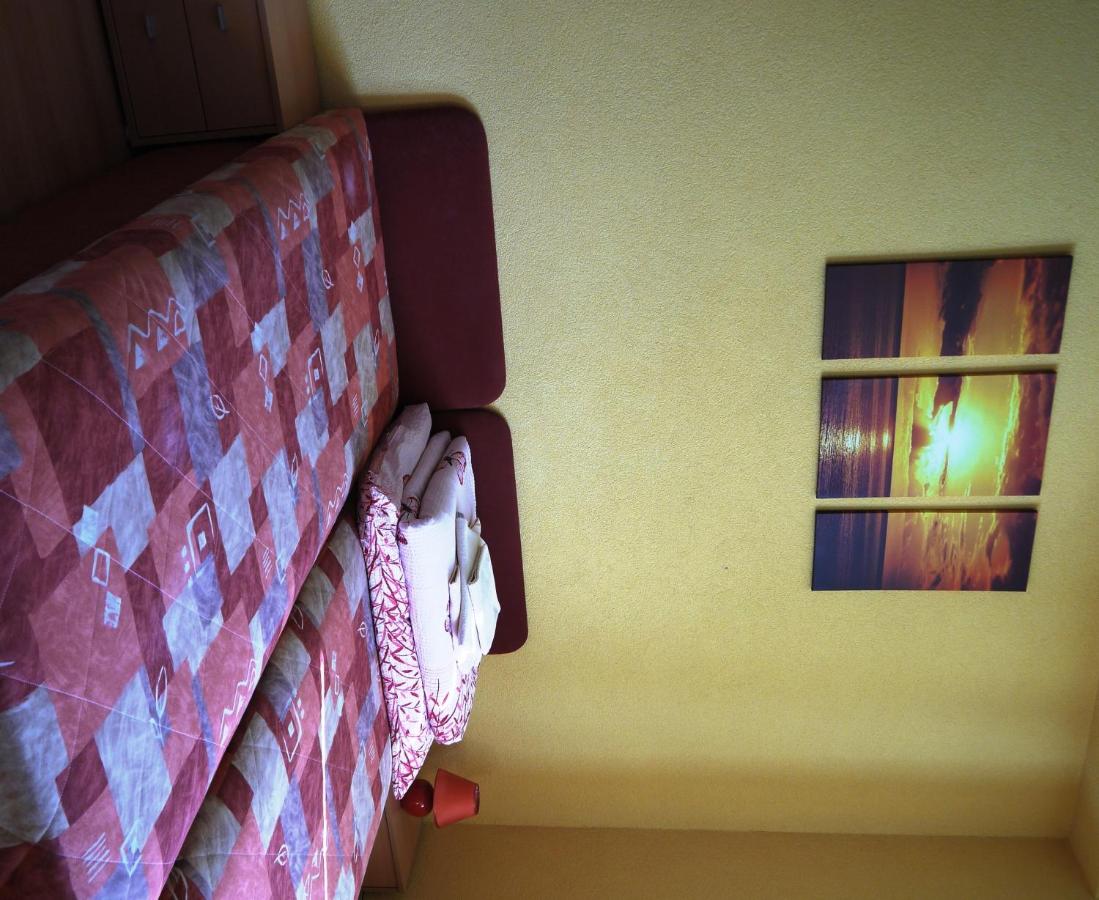 Studio (2 Adults)