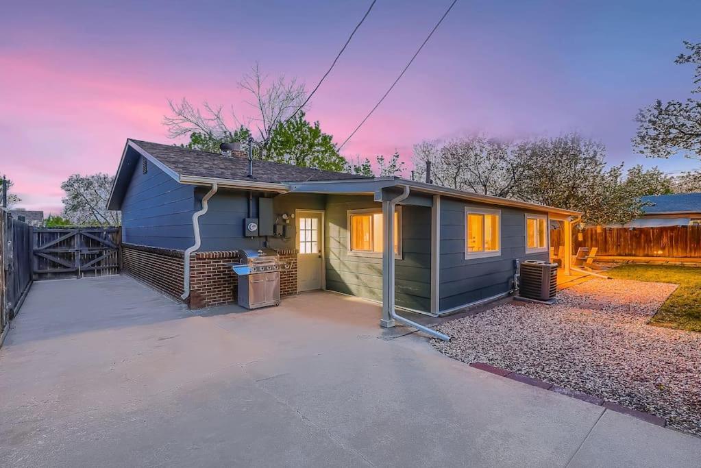 Heights Hideaway - Great Location - Game and Movie Room - B&B