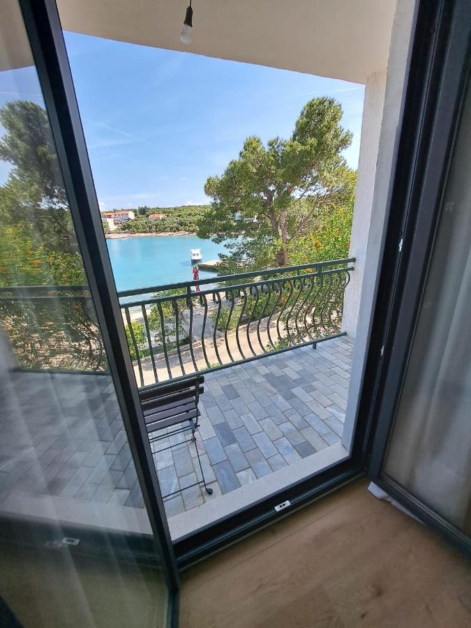 Camera Matrimoniale con Balcone e Vista Mare