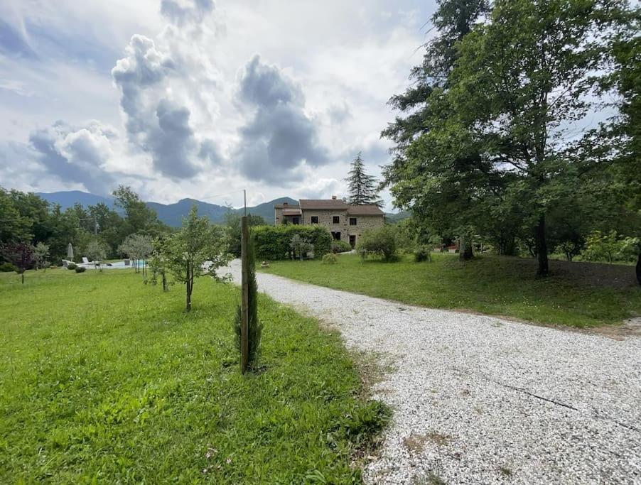 Casale del Pozzo-Villa with pool - Fosdinovo in the borgo of Pulica - B&B