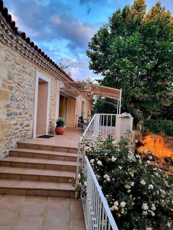 Authentique Mas provençal entre mer et Camargue - B&B
