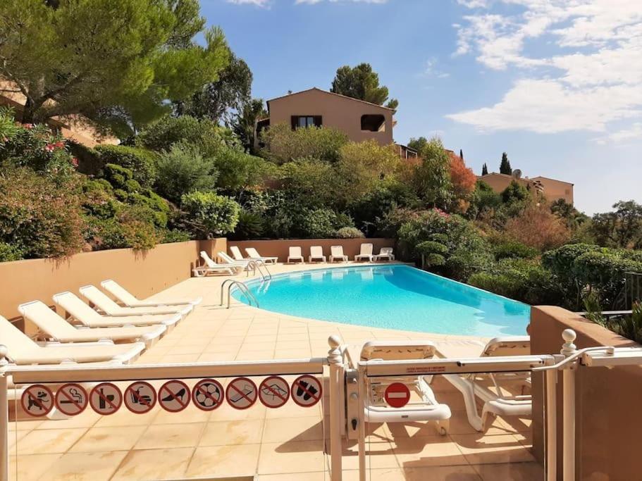 Grand studio 35 m2 avec mezzanine et vue mer - B&B Théoule-sur-Mer