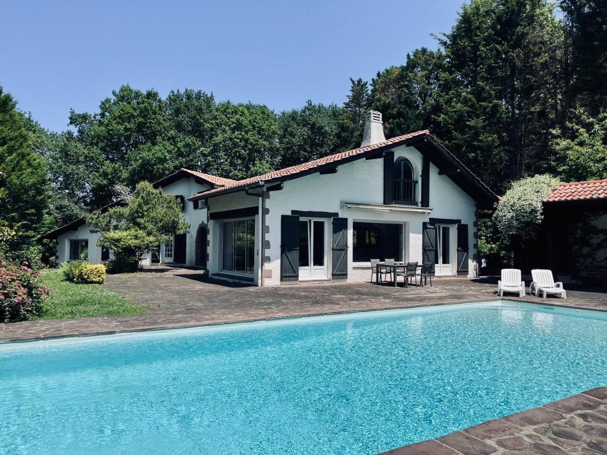 B&B Ascain - MAGNIFIQUE VILLA BASQUE AVEC PISCINE - Bed and Breakfast Ascain